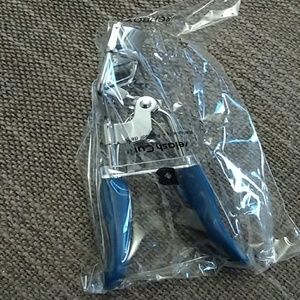 Birchbox mini eye lash curler